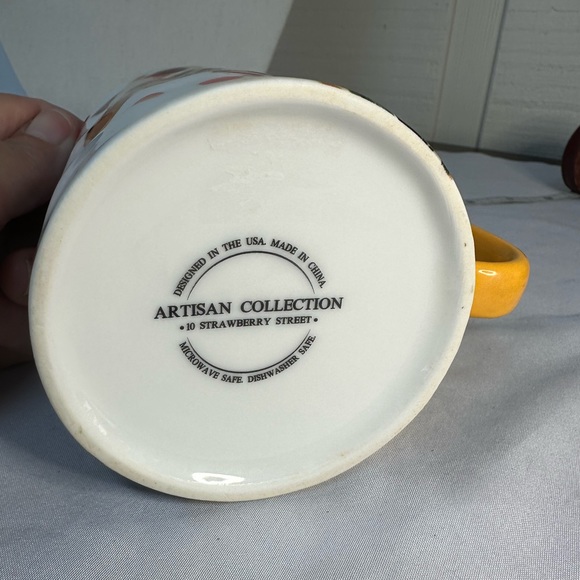 Larger size Giraffe Mug - Picture 5 of 5